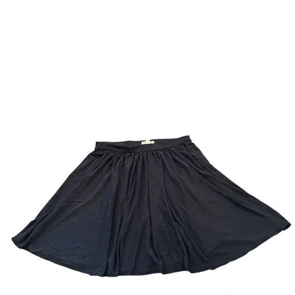 NWT! UO Dark Grey High Waisted Skater Skirt in size medium - Picture 2 of 6